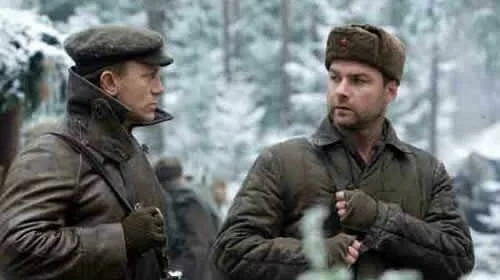 daniel-craig-and-liev-schreiber-in-defiance